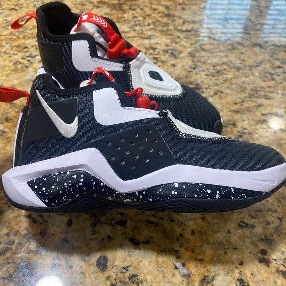 Lebron Soldier XIV Basketball Shoes - Kids - Picture 4 of 4